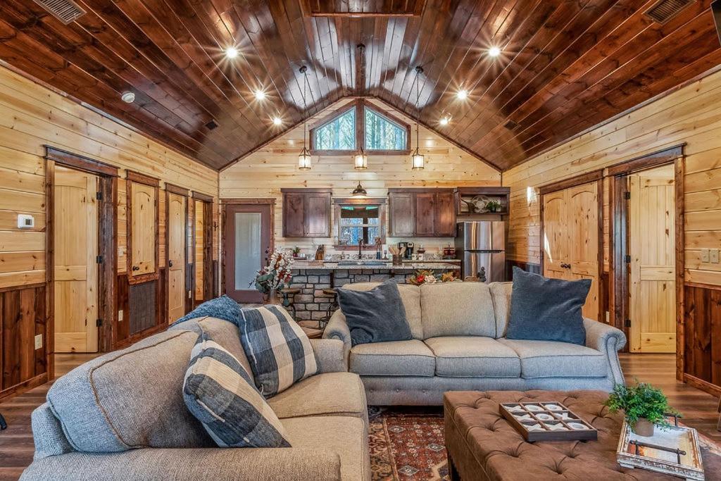 Large Luxury 2Br Cabin W Hot Tub Double Trouble Was Designed For Fun Comfort And Memories Minutes From Buzzling Hochatown And Beautiful Beaver Bend State Park 브로큰보우 외부 사진