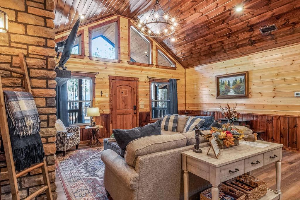 Large Luxury 2Br Cabin W Hot Tub Double Trouble Was Designed For Fun Comfort And Memories Minutes From Buzzling Hochatown And Beautiful Beaver Bend State Park 브로큰보우 외부 사진
